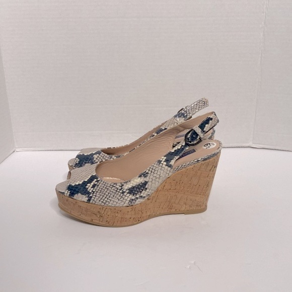 STUART WEITZMAN JEAN SNAKE EMBOSSED LEATHER SLINGBACK WEDGE SANDAL SIZE 6.5 - Picture 2 of 8